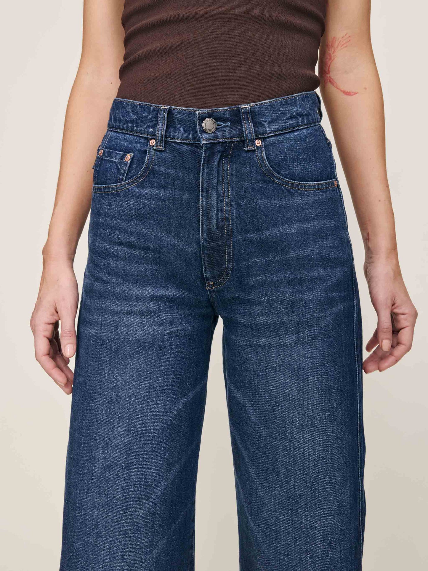 Taylor Relaxed Barrel Ultra High Rise 31" Jeans - Callisto