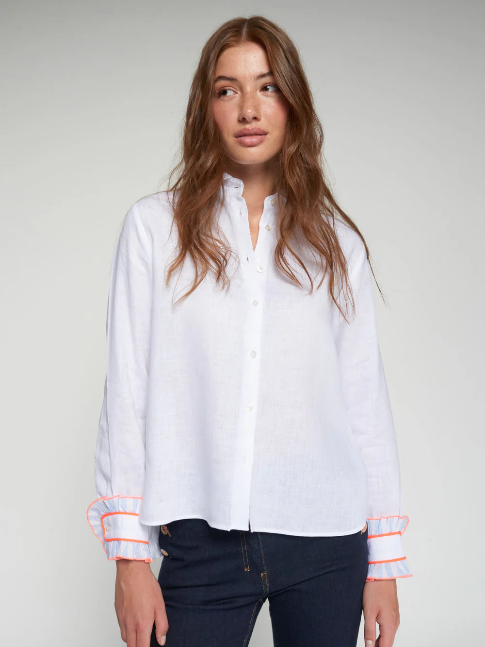 WHITE SHIRT WITH RUFFLED CUFFS