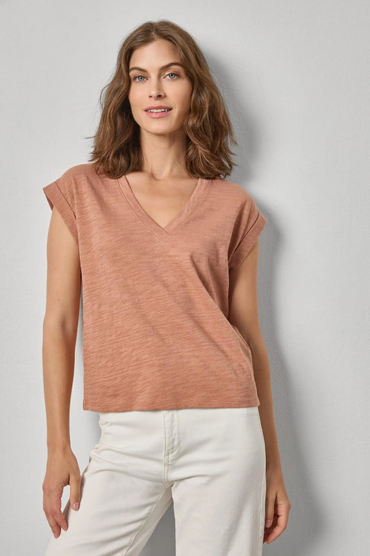 CUFFED SLEEVE V-NECK - Carob