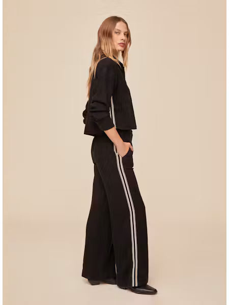 Pocket Trim Crop Shirt